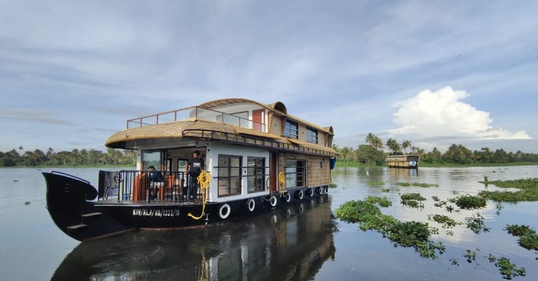 Premium Houseboats